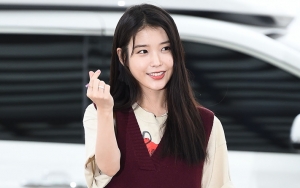 Dandanan Imut IU 'Tanpa Celana' di Bandara Jadi Sorotan