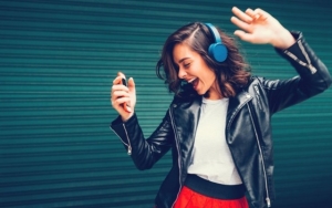 Kalau Sedang Bad Mood, Lebih Baik Mendengarkan Musik Saja