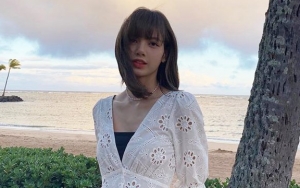  Lisa BLACKPINK 'Teror' Fans Dengan Feeds Instagram Bernuansa Merah