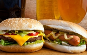 Burger dan Hot Dog, Roti Isi Super Lezat yang Berisiko Buruk pada Kesehatan