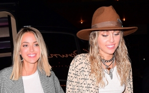 Miley Cyrus Dikabarkan Tinggal Serumah dengan Kaitlynn Carter Usai Pisah dari Liam Hemsworth