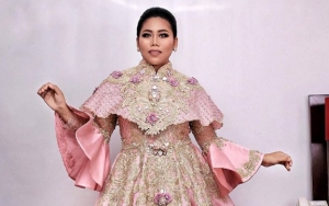 Evi Masamba Jelaskan Alasan Bayinya Sudah Pakai Emas Meski Baru Sebulan 