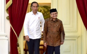 Pimpin Pemakaman, Jokowi Kenang Pesan BJ Habibie Soal Cinta dan Kecerdasan
