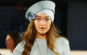 Gigi Hadid Nyeker di Catwalk New York Fashion Week, Curi Perhatian Sekaligus Bikin Kagum