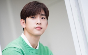Jinyoung GOT7 Pamer Kumis Tipis di Liburan Chuseok Bikin Fans Lemas