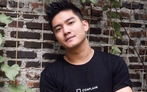 Boy William Peluk Erat Foto Sang Adik Usai Pemakaman dan Kembali Tulis Pesan Sedih