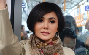 Hampir 50 Tahun, Yuni Shara Nyegat Taksi New York Pakai Blazer Lurik Bak Supermodel Dunia