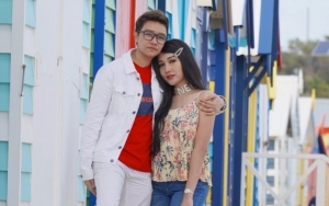  Lucinta Luna Gemes Gigit Telinga Abash, Netter: Jangan Kasar Sama Cewek Dong