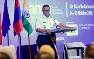 Anies Baswedan Tetap Lanjutkan Pemotongan Kabel Optik Meski Diprotes