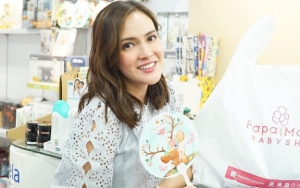  Tak Kapok Dicibir 'Mengundang' Lelaki, Shandy Aulia Berponi Umbar Punggung Secantik Song Hye Kyo