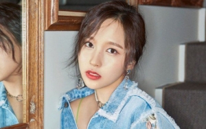 Mina Balik ke Korea Bareng Ibu Jelang Comeback Twice, Kedatangan di Bandara Jadi Sorotan