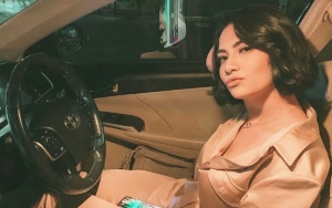 Vanessa Angel Unggah Foto Cantik di Dalam Mobil, Posisi Ponselnya Jadi Sorotan
