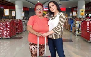 Nagita Nyeker Imut di Toko Gucci Ala Rumah Sendiri, Sikap Ramah Traktir Bude Sumiyati Dipuji