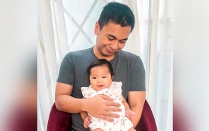 Raditya Dika Pamer Gendong Bayi Alinea, Hasil Foto Tukar Wajah Malah Bikin Emosi