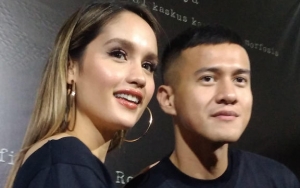 Cinta Laura Miliki Perut Six Pack, Herjunot Ali Langsung Minder