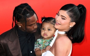 Kylie Jenner Bantah Isu Putus dari Travis Scott, Bagikan Foto Keluarga Bareng Stormi