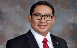 Fadli Zon Bikin 'Sajak Sepatu Kotor', Sindir Jokowi Soal Karhutla?
