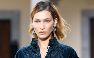 Bella Hadid Bikin Kaget Dandan Bak Badut di Runway Milan Fashion Week, Intip Fotonya Berikut Ini
