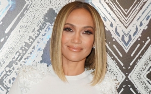 Jennifer Lopez Bikin Para Selebriti Hollywood Kagum Usai Tampil Seksi Pakai Gaun Daur Ulang Ini