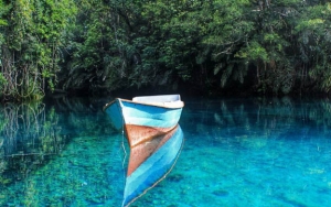 Danau Labuan Cermin, Danau Eksotis yang Memiliki Air Sangat Jernih
