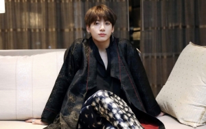 Cara Imut Jungkook BTS Sembunyikan Bagian Tubuh Seksinya Ini Bikin Netizen Gemas