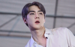 Fans Tertawakan Tingkah Konyol Sehun EXO saat Berikan Benda Ini pada Penonton di Konser