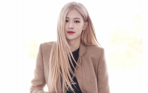 Visual Rose BLACKPINK Bergaya 'Tanpa Celana' di Paris Fashion Week Tuai Pujian Selangit