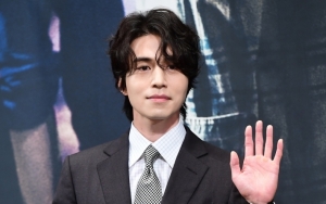 Penampilan Ganteng di Event Chanel Bikin Lee Dong Wook Dapat Julukan Vampir Hingga Pangeran