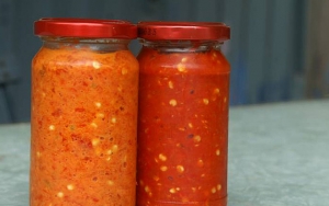 Simpan Sambal yang Sudah Jadi di Wadah Tertutup dan Kering