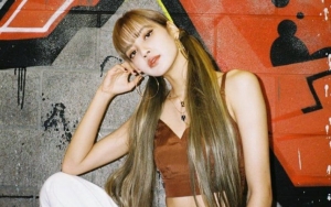Pinggang Semut Lisa BLACKPINK Bikin Ngeri Saking Kecilnya