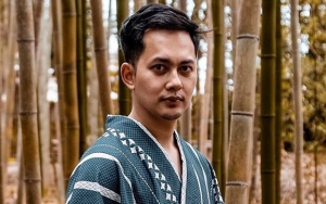 Kiki Farrel Terharu Lihat Gadis Kecil Jualan Kue Di Lokasi Syuting