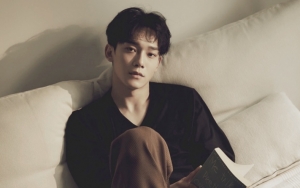 Chen EXO Nyanyikan Lagu Emosional Di Bawah Langit Senja Dalam Teaser MV Comeback 'Shall We?'