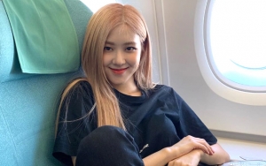 Pose Sensual Kejutkan Fans, Rose BLACKPINK Malah Dikritik Gara-Gara Jaket Bulu Hewan
