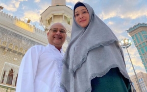 Suami Maia Estianty Pakai Serban Saat Umrah Dipuji Seperti Raja Minyak Arab