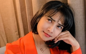 Vanessa Angel Semringah Berenang Bareng 5 Pria, Aksi Dicium Pipi dan Dipeluk Sukses Bikin Miris