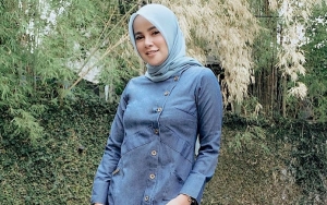 Olla Ramlan Pose Kece di Jalanan Kota Roma, Akui Sempat Bingung Pakai Hijab di Luar Negeri