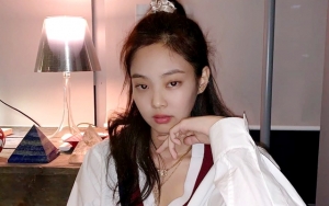 Pose Seksi Jennie BLACKPINK Kenakan Baju Transparan Tuai Komentar Nyinyir