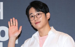 Wajah Adik Laki-Laki Kejutkan Netizen, Jung Hae In Dicurigai Operasi Plastik