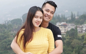 Eza Gionino Pamer Berikan Istri Sebuah Mobil Mewah, Kabar Ibu Yang Tak Beri Restu Nikah Bikin Kepo