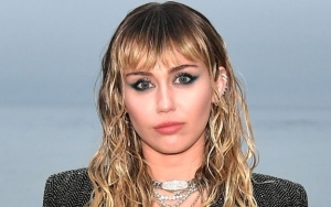 Miley Cyrus Kedapatan Cium Pria Ini Usai Putus dari Liam Hemsworth dan Kaitlynn Carter