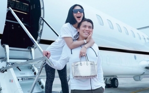 Isu Reino Lepas Cincin Kawin Dan Dingin ke Syahrini, Kedok Asli 'Tak Cinta' Dibongkar Vlogger Bule?