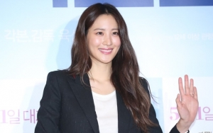 Claudia Kim Pamer Foto Lamaran, Wajah Calon Suami Lagi-Lagi Jadi Bahan Gosip