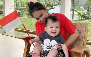 Putri Titian Geram Dinyinyiri Netizen Cuma Gara-Gara Kaus Dalam Anak