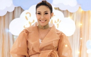 Ayu Dewi Pede Pamer Perut 'Zig-Zag' Usai Lahirkan Anak Ketiga Hingga Beri Pesan Bijak Ini