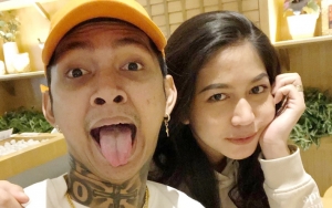 Sang 'Istri' Cantik Berhijab di Acara 7 Bulanan, Young Lex Sudah Jadi Mualaf?