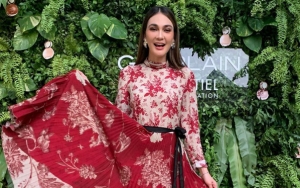 Luna Maya Pamer Kaki Indah Ngode Dilamar, Pemberi Bunga 'R' Ternyata Pria Jepang Kawan Reino?
