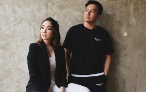 Busana Gisella Anastasia Saat Kondangan Bareng Wijaya Saputra Bikin Bingung Hingga Tuai Kritikan