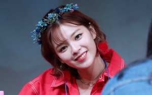 Gaya Unik Jeongyeon Twice di Pemotretan Tuai Pujian Selangit, Disebut Selevel Model