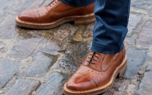 Sepatu Kulitmu Terkena Air? Cepat Keringkan Biar Awet, Tapi Perhatikan Hal Ini