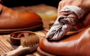 Ingin Sepatu Kulitmu Awet dan Selalu Terlihat Baru? Semir Secara Rutin Ya